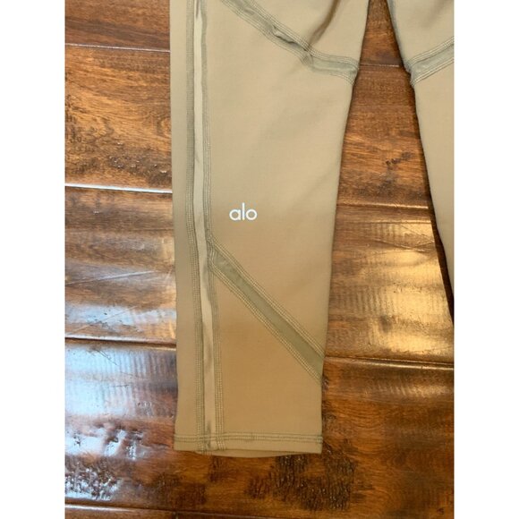 Alo Yoga Tan Yoga Continuity Capri Athletic Leggings, Size Small - Picture 4 of 4